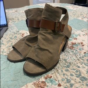 Woman’s Blowfish heels army green- size 9